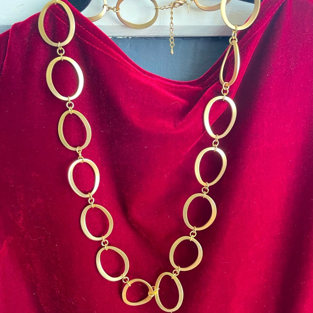 Gold tone necklace by Premier Designs. Excellent condition.